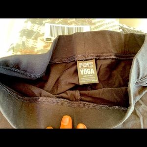 NWOT Pink by Victoria’s Secret legging size L and black color